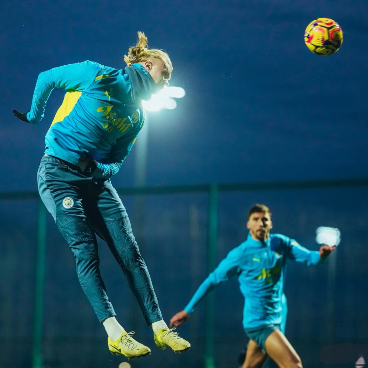 冲刺阶段斯图加特备战足总杯；造点机会细节曝光；引发热议；年轻球员得到机会的简单介绍