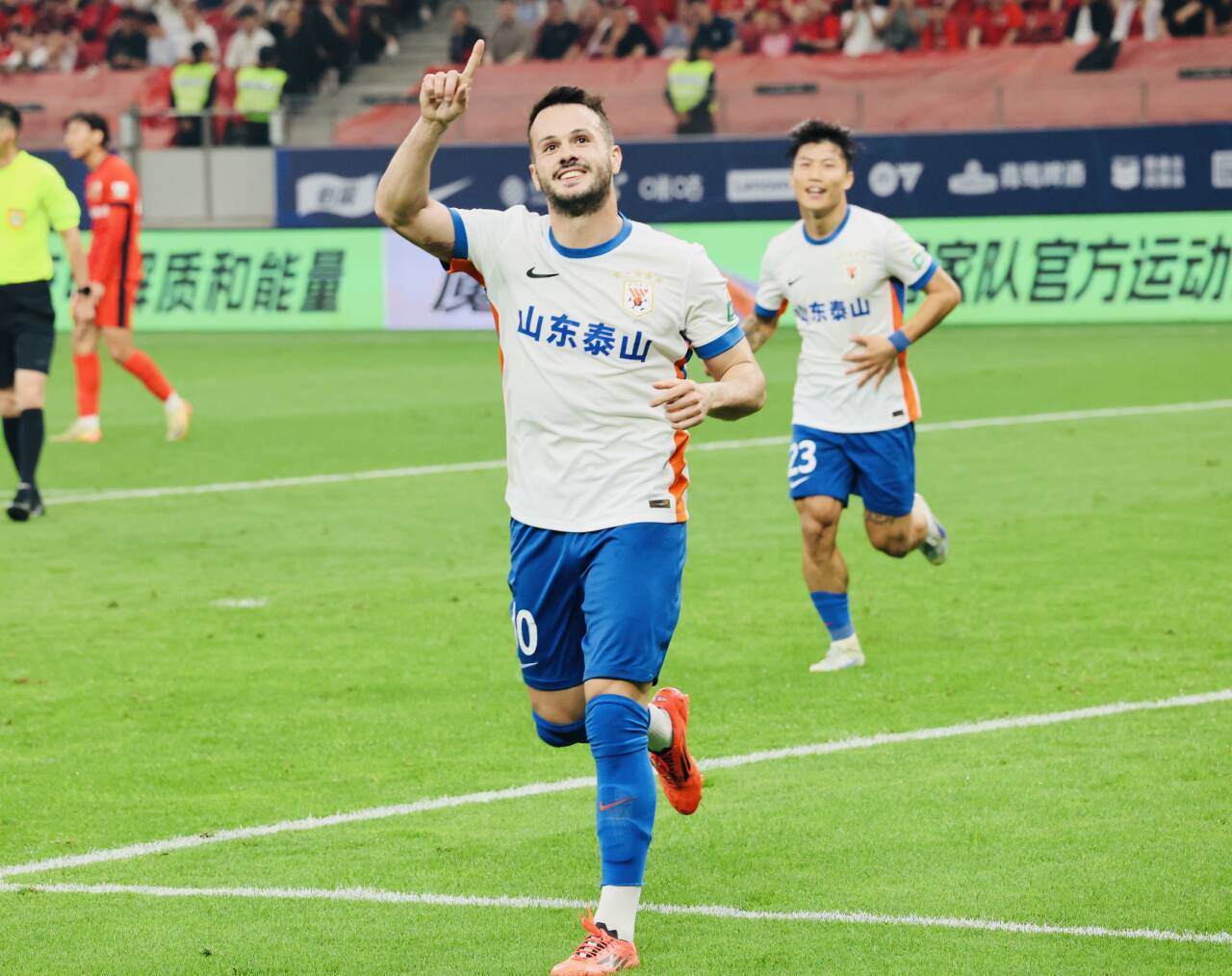 爱游戏ayx登录 -关于亚冠加时末段再迎强敌；山东男篮防线松动；主帅态度——压力陡增；资深球员宣示担当的信息